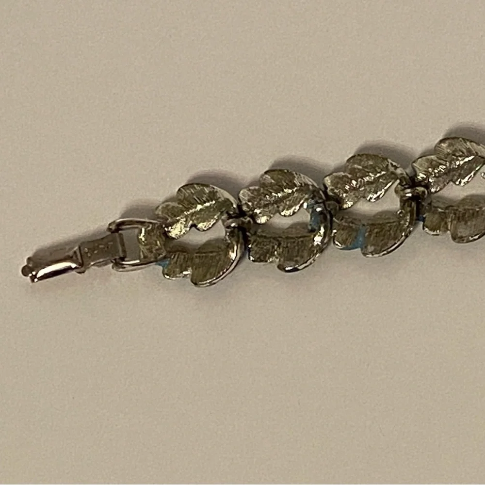 CORO SIGNED BRACELET LINKS BLUE ENAMEL LEAVES VINTAGE SILVER TONE 7”